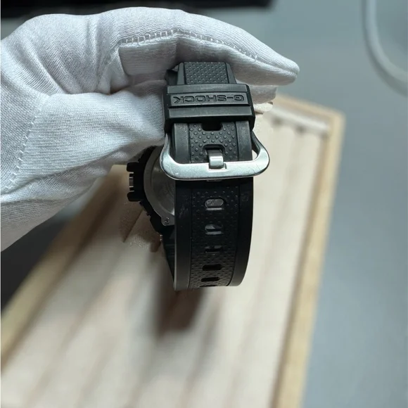 Casio G-Shock Men’s Black Resin Strap and Silver Tough Solar Watch - Picture 7 of 9